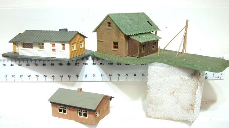 SCENERY N:  3x Plastic Buildings in Good Used Condition.