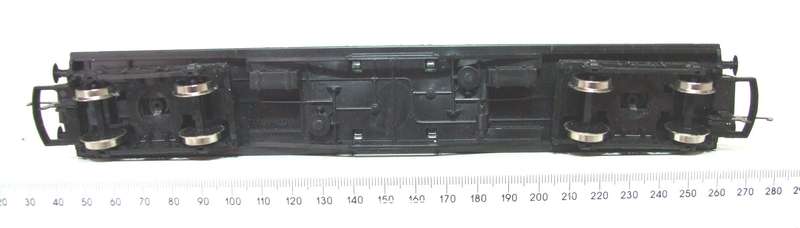 HORNBY OO: Vintage Southern Railway 1st Class Passenger Coach in Good Un-Boxed condition(England)