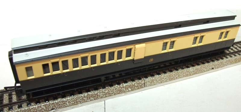 HORNBY OO: Vintage GWR Guards/Baggage Car in Good Un-Boxed condition(England)