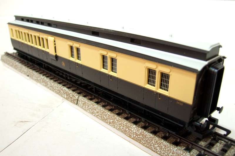 HORNBY OO: Vintage GWR Guards/Baggage Car in Good Un-Boxed condition(England)
