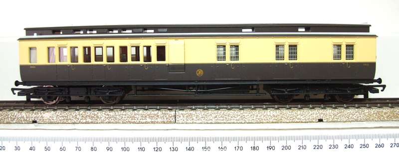 HORNBY OO: Vintage GWR Guards/Baggage Car in Good Un-Boxed condition(England)