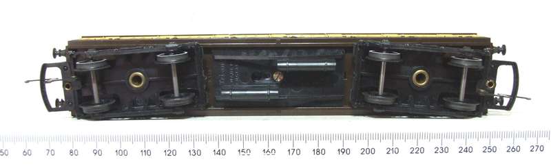 TRI-ANG OO: Vintage GWR Passenger Coach in Fair Un-Boxed condition(England)