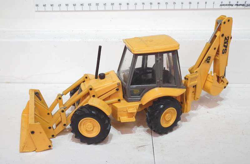 JADJ 1:35: Detailed  JCB 217S Digger Loader in Good Un-Boxed Used Condition.