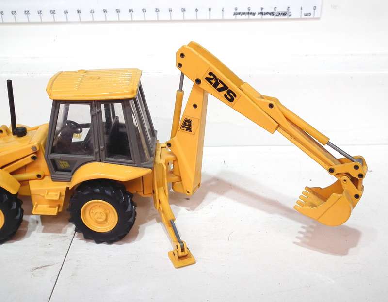 JADJ 1:35: Detailed  JCB 217S Digger Loader in Good Un-Boxed Used Condition.