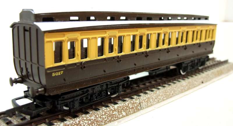 TRI-ANG OO: Vintage GWR Passenger Coach in Fair Un-Boxed condition(England)