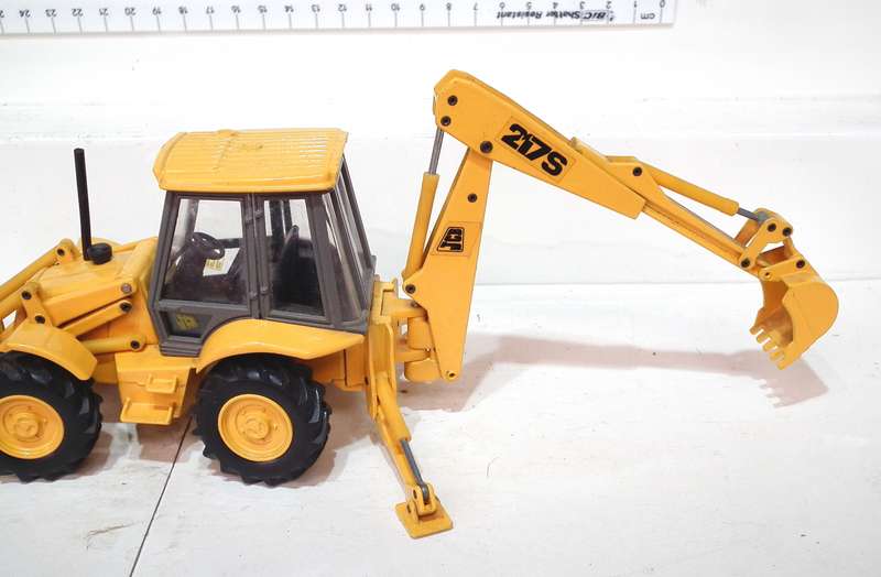 JADJ 1:35: Detailed  JCB 217S Digger Loader in Good Un-Boxed Used Condition.