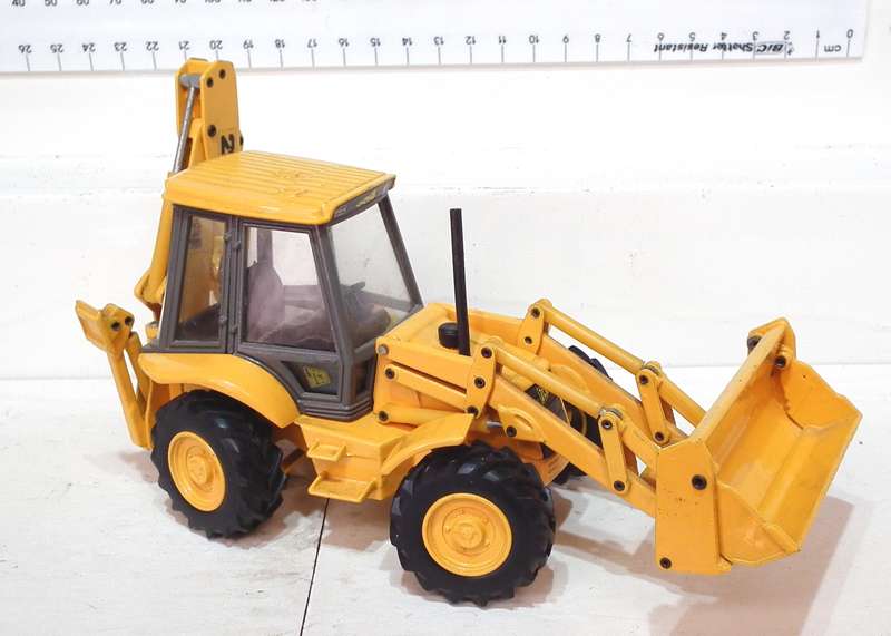 JADJ 1:35: Detailed  JCB 217S Digger Loader in Good Un-Boxed Used Condition.