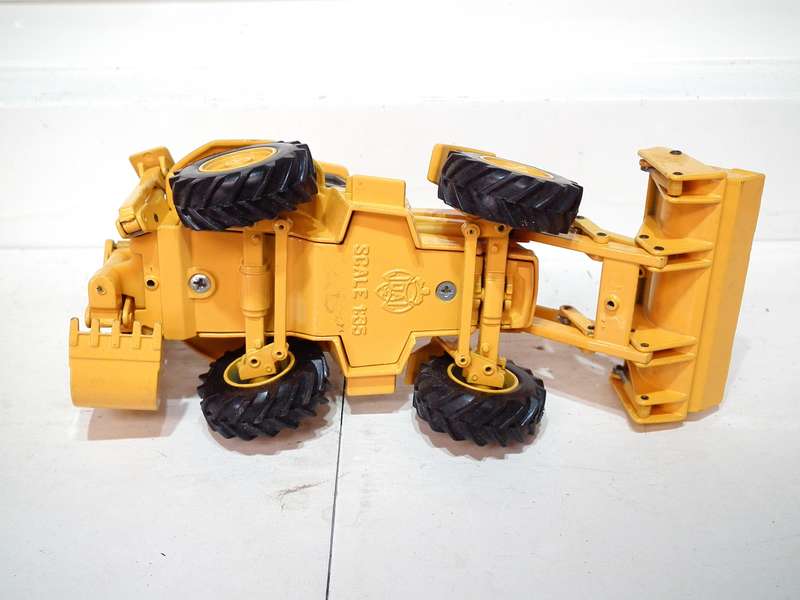 JADJ 1:35: Detailed  JCB 217S Digger Loader in Good Un-Boxed Used Condition.