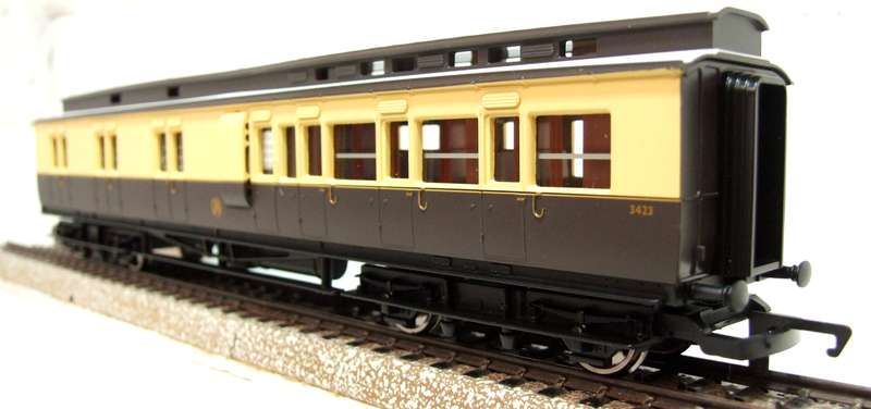 HORNBY OO: Vintage GWR Clerestory Brake Coach in New Boxed condition.