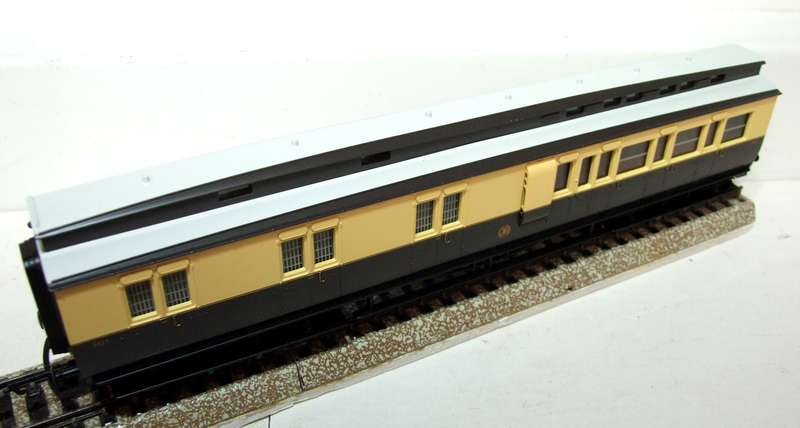 HORNBY OO: Vintage GWR Clerestory Brake Coach in New Boxed condition.