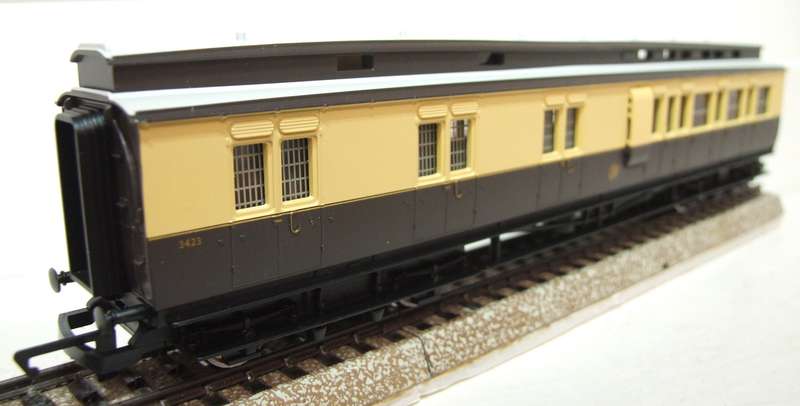 HORNBY OO: Vintage GWR Clerestory Brake Coach in New Boxed condition.