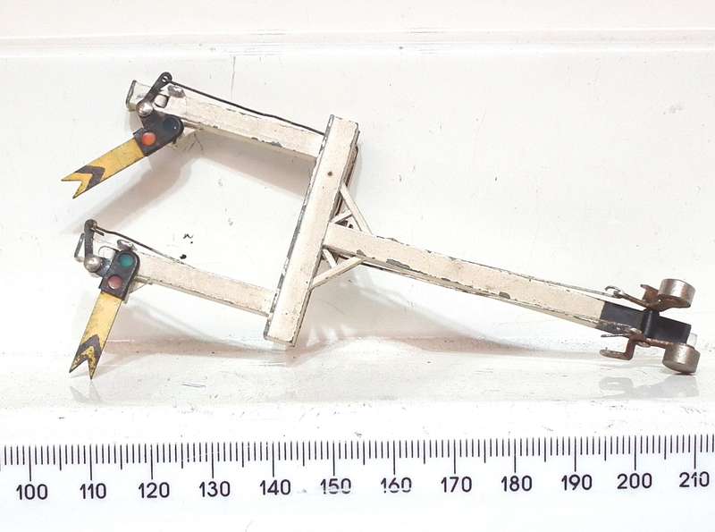 SIGNAL OO: Vintage Double Mast Railway Signal in Scrap Condition for parts