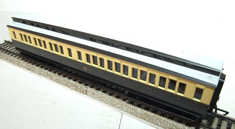 HORNBY OO: Vintage GWR Clerestory 1st Class Passenger Coach in New Boxed condition.