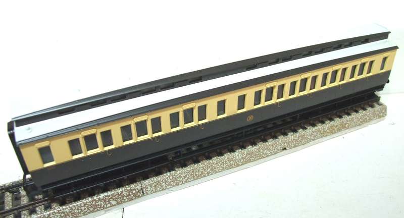 HORNBY OO: Vintage GWR Clerestory 1st Class Passenger Coach in New Boxed condition.