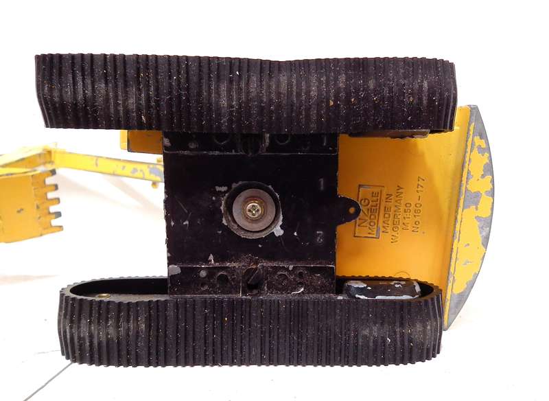 NZG 1:50 : Detailed  CAT 245 Digger Loader in Fair, Un-Boxed Used Condition.(GR)