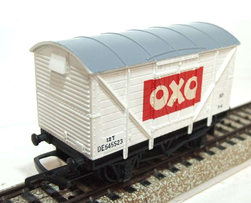 WRENN OO: "OXO" Ventilated Car in Like New Boxed condition.(England)