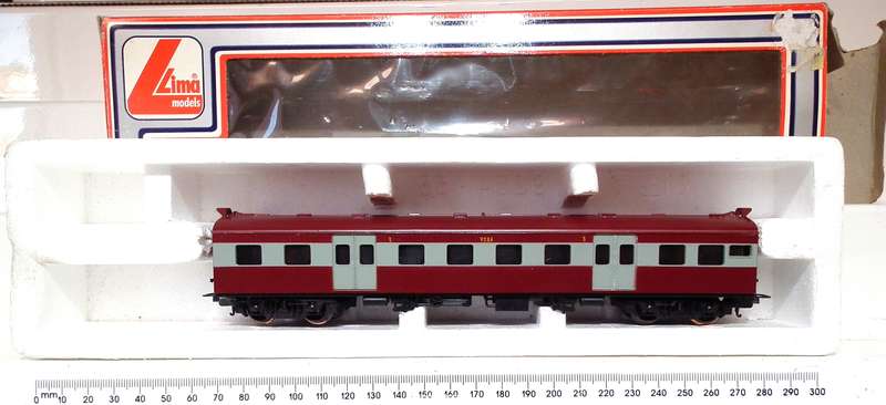 LIMA HO: SAR Suburban 3rd Class Passenger Coach in Very Good Boxed condition(Italy)