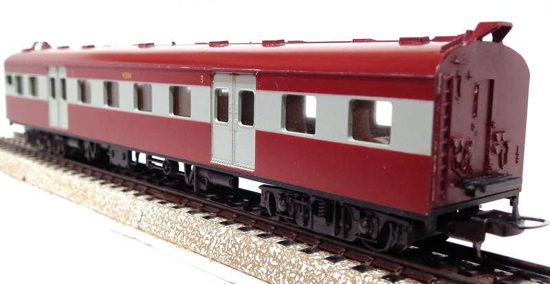 LIMA HO: SAR Suburban 3rd Class Passenger Coach in Very Good Boxed condition(Italy)