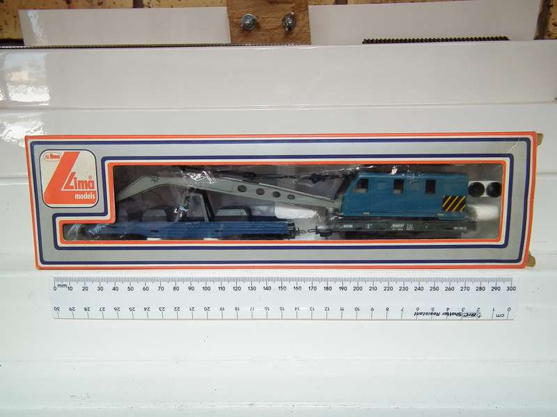 LIMA HO:  Vintage SNCF Recovery Crane and Tender in Good Boxed condition.