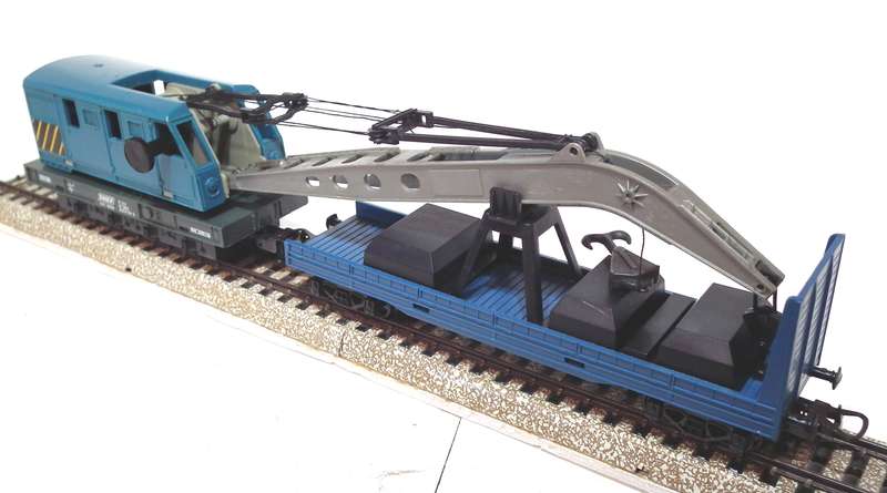 LIMA HO:  Vintage SNCF Recovery Crane and Tender in Good Boxed condition.
