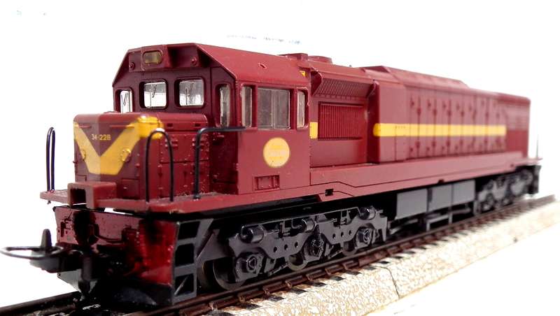 LIMA HO:  SAR "Trans Karoo" Class 34 Diesel Loco in Good Un-Boxed Operational condition.(Italy)