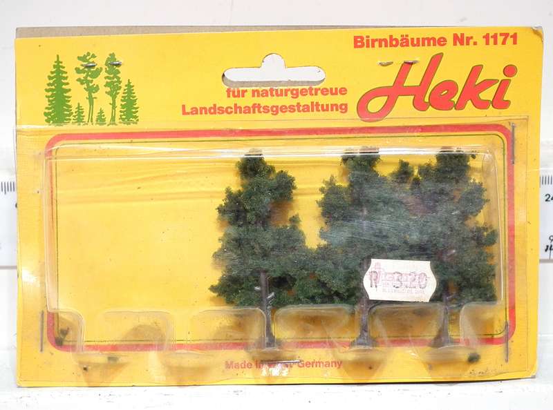 SCENERY N/HO: 8pc Small Trees in Good Packed Condition