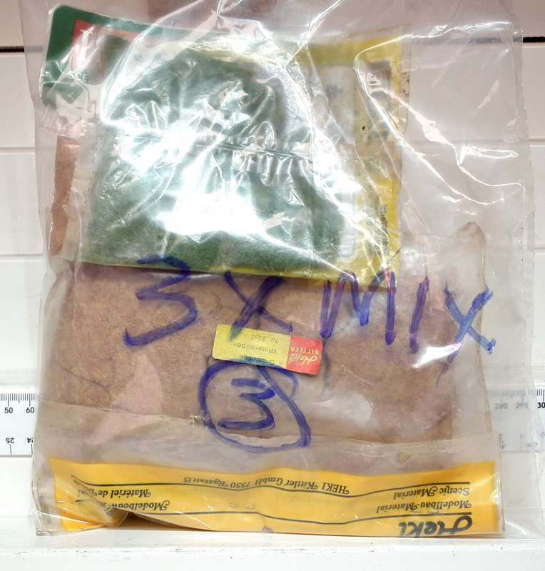 SCENERY HO/OO: 4pc Scatter Layout Decor in Good Packed(some packets were opened) Condition