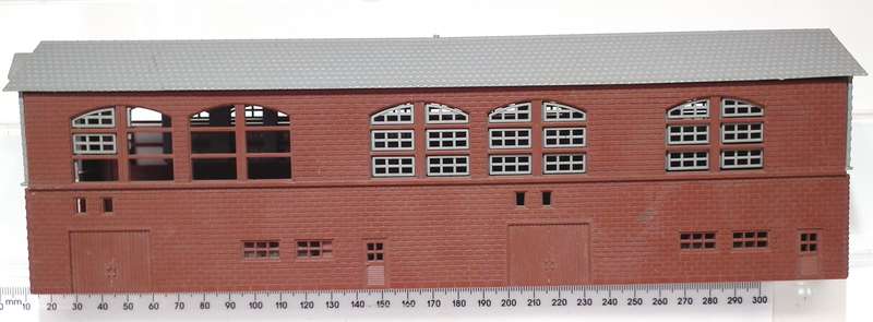 LIMA HO:  Incomplete Plastic Engine Shed in Fair Un-Boxed Condition.(Italy)