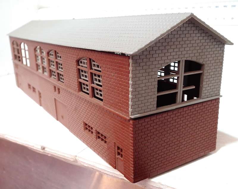 LIMA HO:  Incomplete Plastic Engine Shed in Fair Un-Boxed Condition.(Italy)