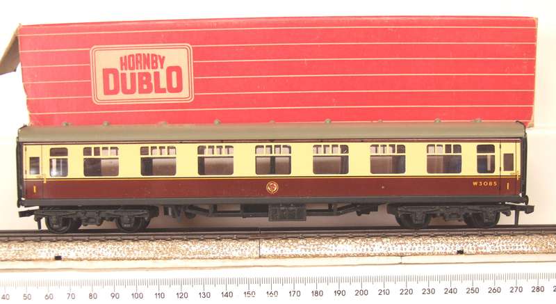 HORNBY DUBLO OO: Vintage English 1st Class WR Corridor Coach in Like New Boxed condition(England)
