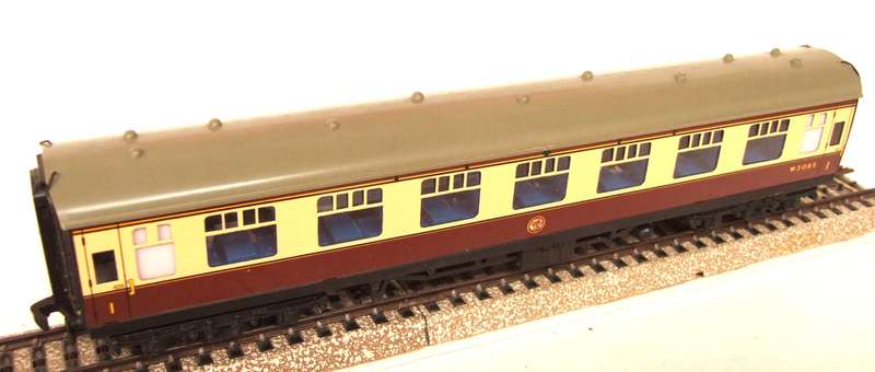 HORNBY DUBLO OO: Vintage English 1st Class WR Corridor Coach in Like New Boxed condition(England)