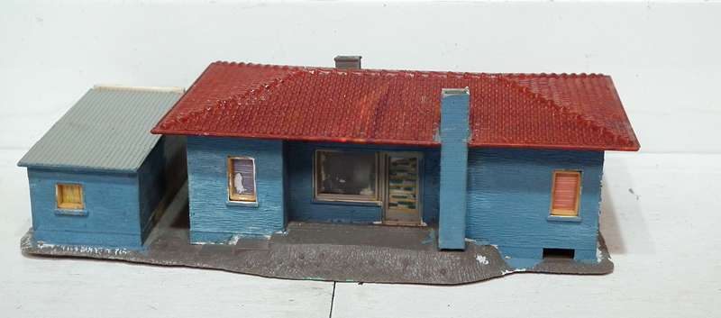 SCENERY HO:  Plastic House in SCRAP Condition, needs some TLC.