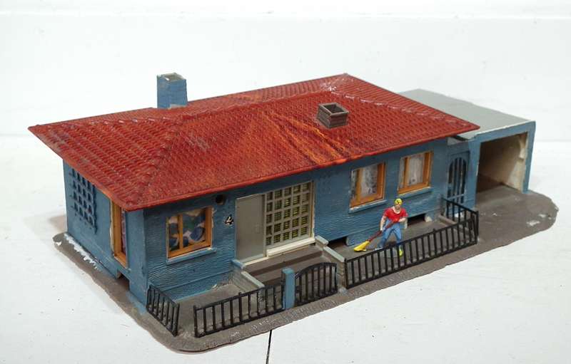 SCENERY HO:  Plastic House in SCRAP Condition, needs some TLC.