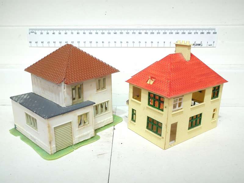 SCENERY HO:  2x Double Story Plastic Houses in SCRAP Condition, needs some TLC and Parts.