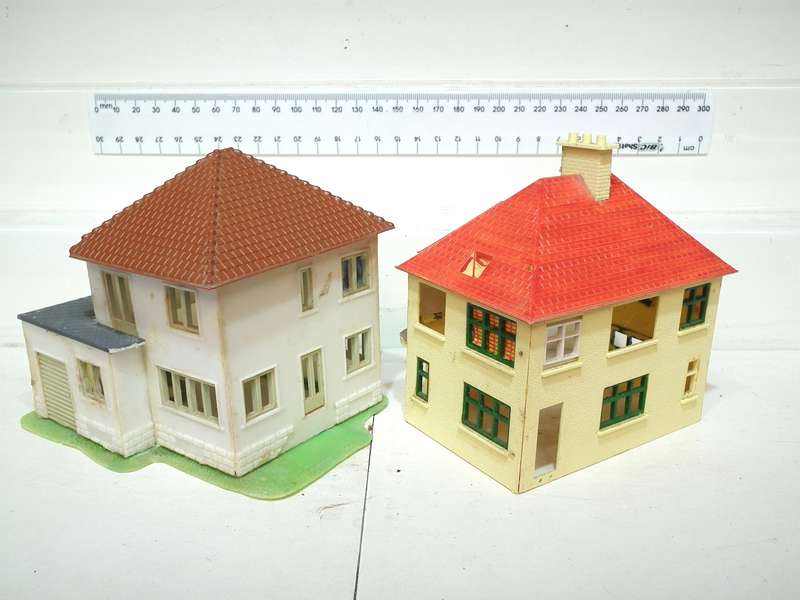 SCENERY HO:  2x Double Story Plastic Houses in SCRAP Condition, needs some TLC and Parts.