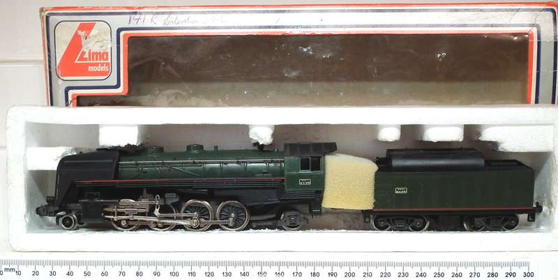 LIMA HO:  Vintage 2-8-2 Steam Loco with Tender in Good Running, Boxed Condition.(Italy)
