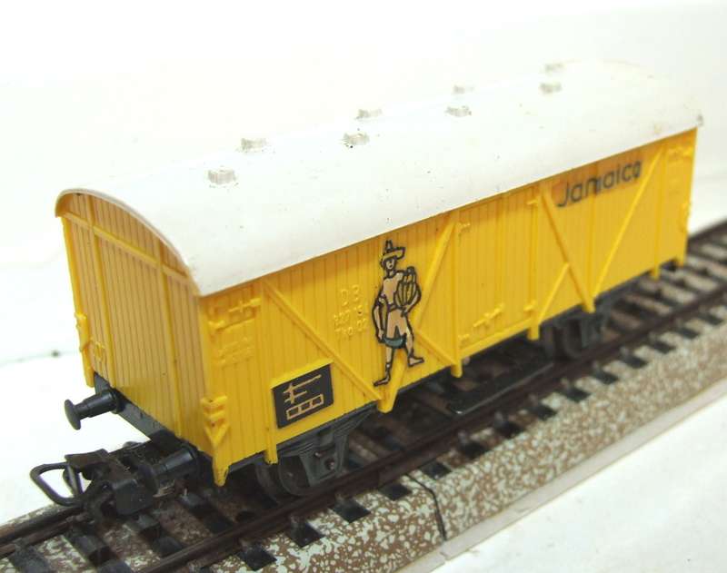 MARKLIN HO: Vintage`DB` JAMICA Closed Refrigerated Wagon in Good un-boxed condition (Germany)