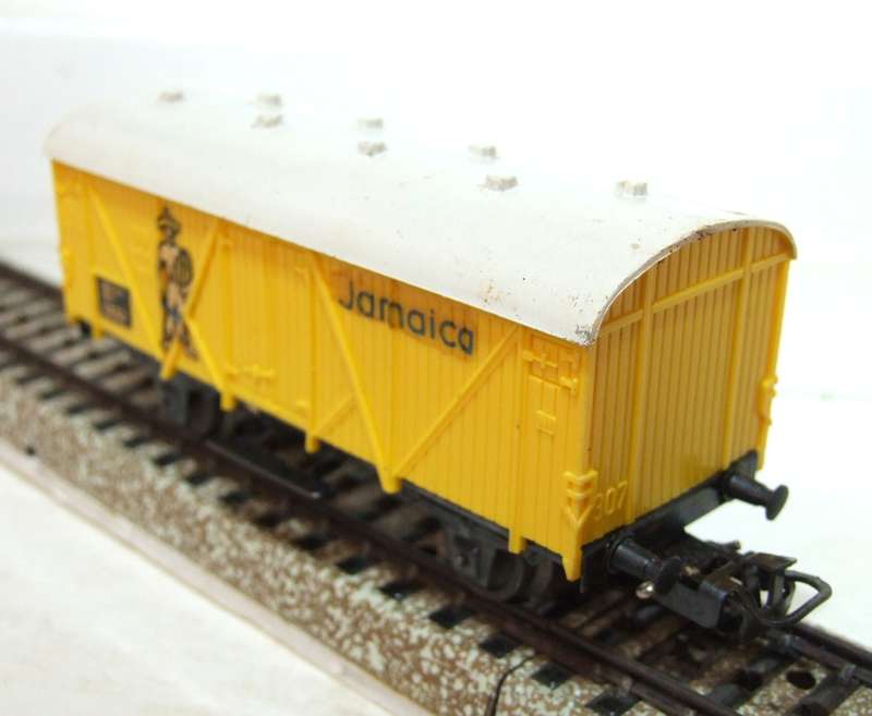 MARKLIN HO: Vintage`DB` JAMICA Closed Refrigerated Wagon in Good un-boxed condition (Germany)