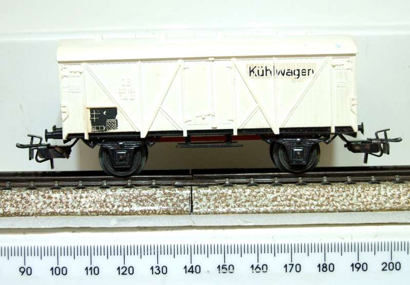 MARKLIN HO: Vintage`DB` Closed Refrigerated Wagon in Fair un-boxed condition (Germany)