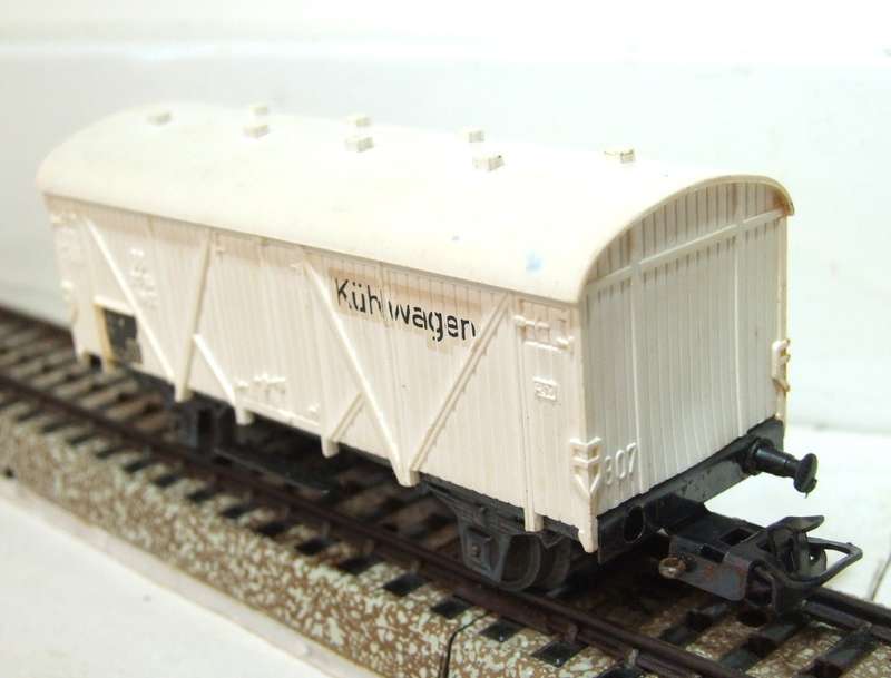 MARKLIN HO: Vintage`DB` Closed Refrigerated Wagon in Fair un-boxed condition (Germany)
