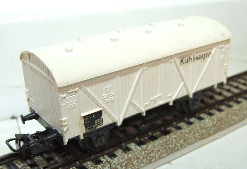 MARKLIN HO: Vintage`DB` Closed Refrigerated Wagon in Fair un-boxed condition (Germany)