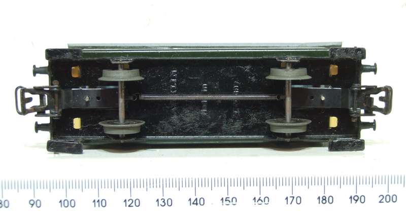 MARKLIN HO: Vintage `DB` 2nd Class Passenger Wagon in Fair un-boxed condition (Germany)