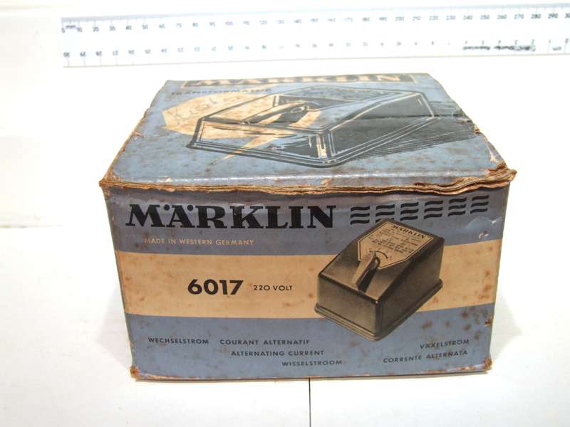 MARKLIN POWER SUPPLY:  220V/16.5V AC Power Supply/Controller in good boxed condition(W Germany)
