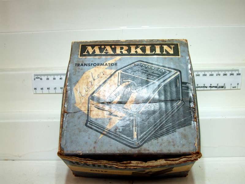 MARKLIN POWER SUPPLY:  220V/16.5V AC Power Supply/Controller in good boxed condition(W Germany)