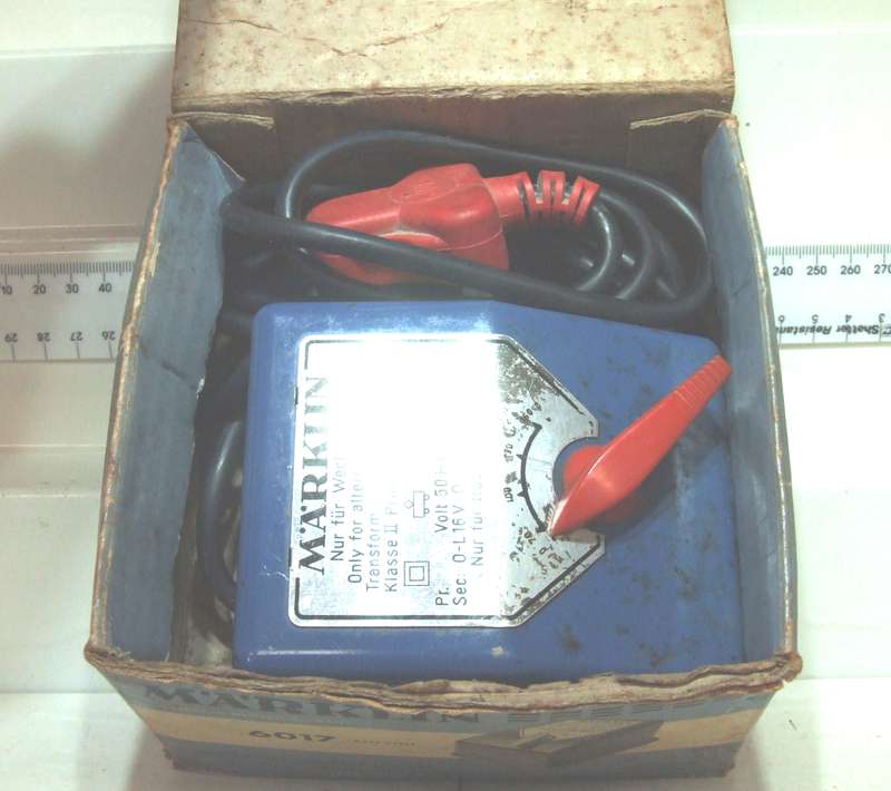 MARKLIN POWER SUPPLY:  220V/16.5V AC Power Supply/Controller in good boxed condition(W Germany)