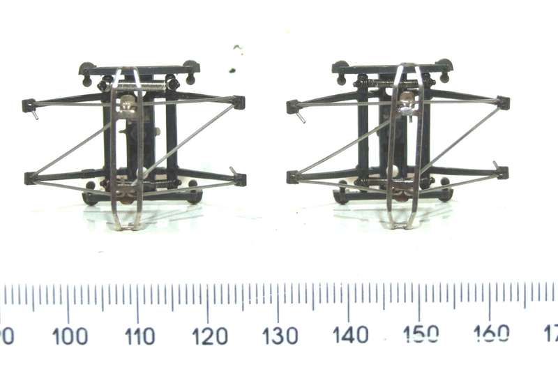 LIMA HO: 1pr SAR E5 Locomotive Pantographs  in Good condition(with Springs) for Parts.(Italy)