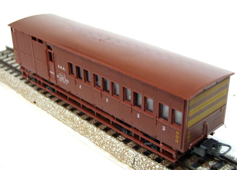 LIMA HO: SAR V8 Guards Van in Very Good Boxed Condition(Italy)