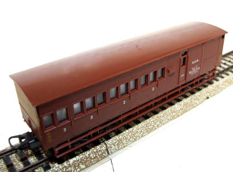 LIMA HO: SAR V8 Guards Van in Very Good Boxed Condition(Italy)