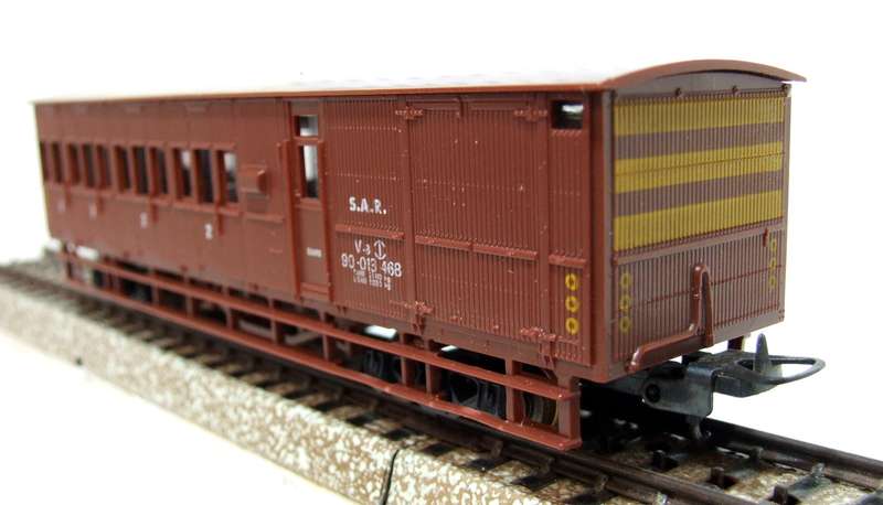 LIMA HO: SAR V8 Guards Van in Very Good Boxed Condition(Italy)