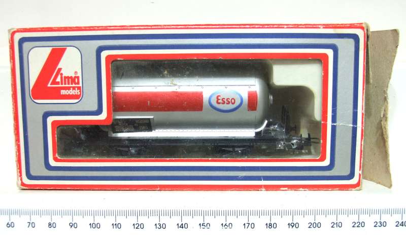 LIMA HO: Vintage ESSO Tanker Wagon in Very Good Boxed Condition (Italy)